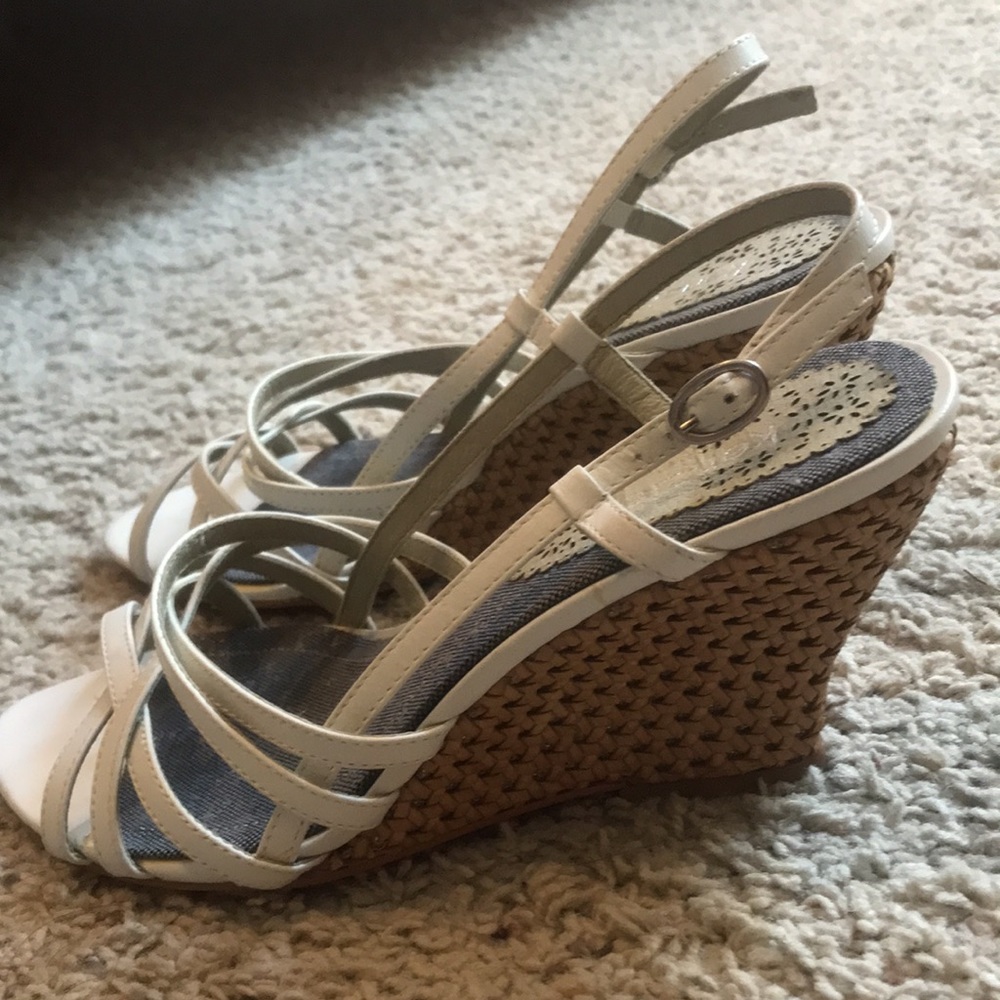 NEW Kenzie white wedge sandals